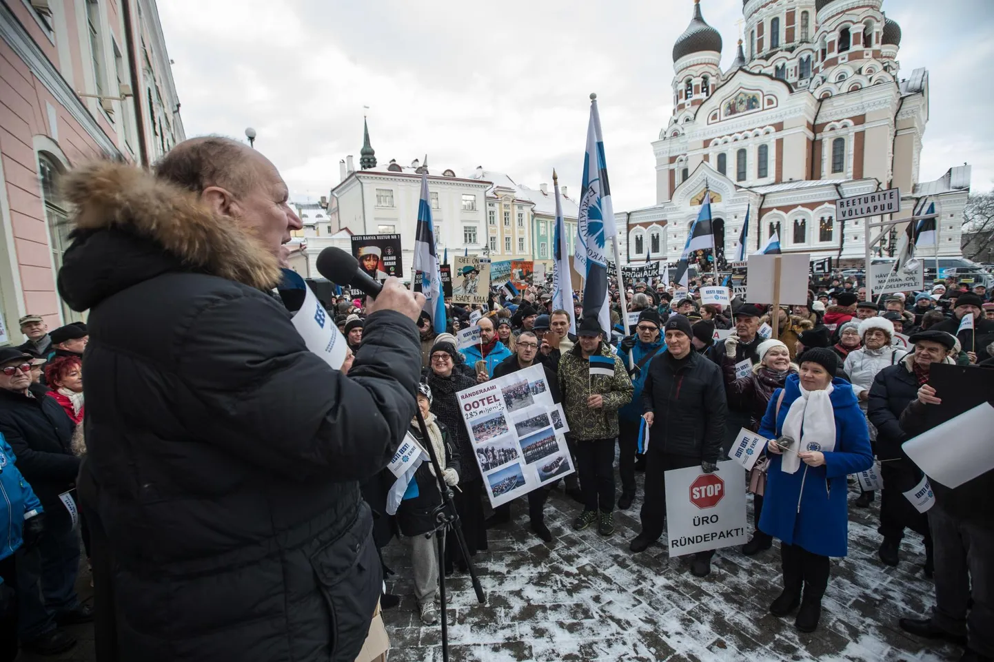 Riigikogu liikme Inara Luigase arvates on EKRE karismaatilised liidrid väga osavad inimeste üles kütmises, nende hirmude äärmuseni viimises ja viha õhutamises.