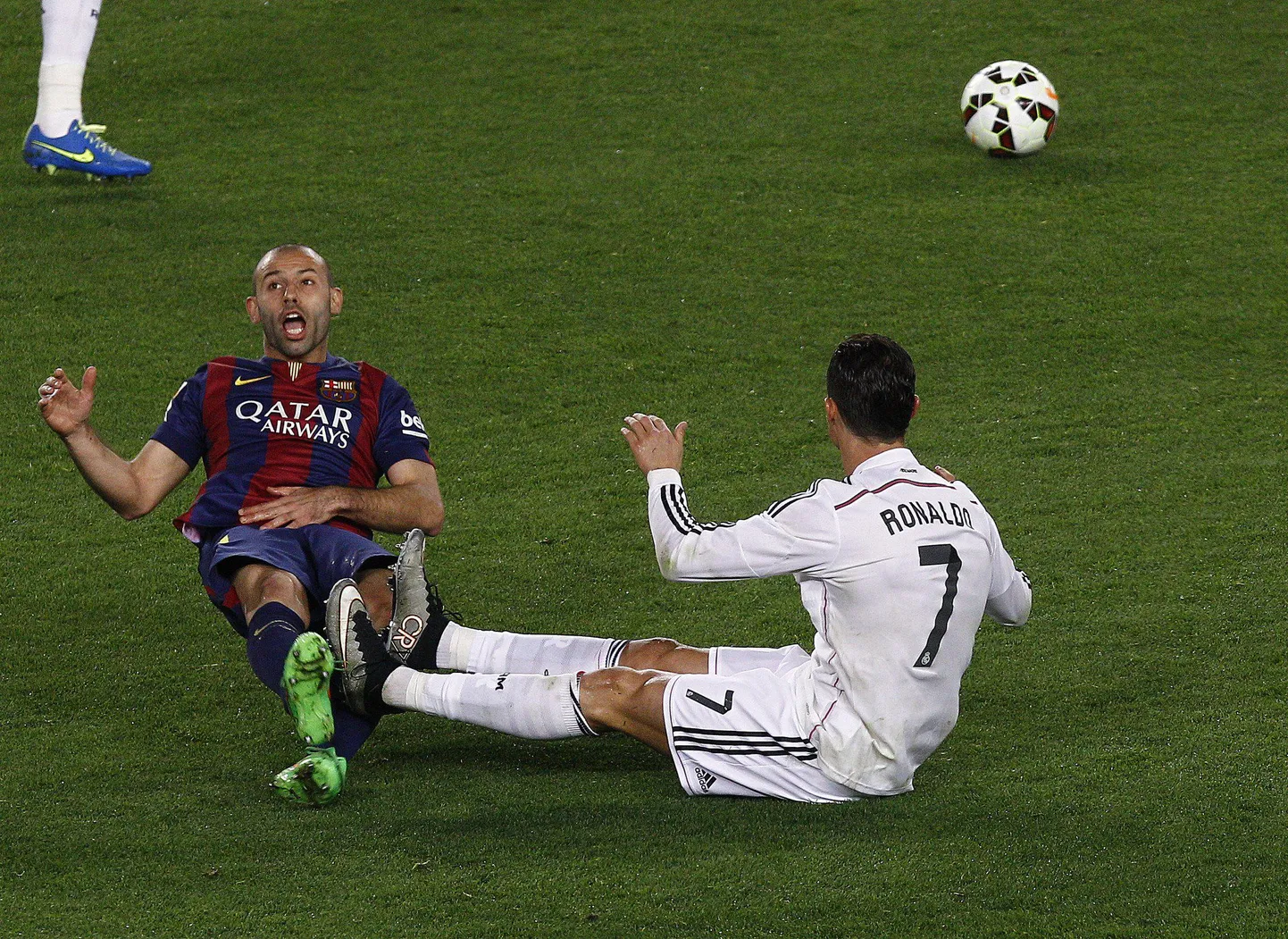 Javier Mascherano (vasakul) ja Cristiano Ronaldo