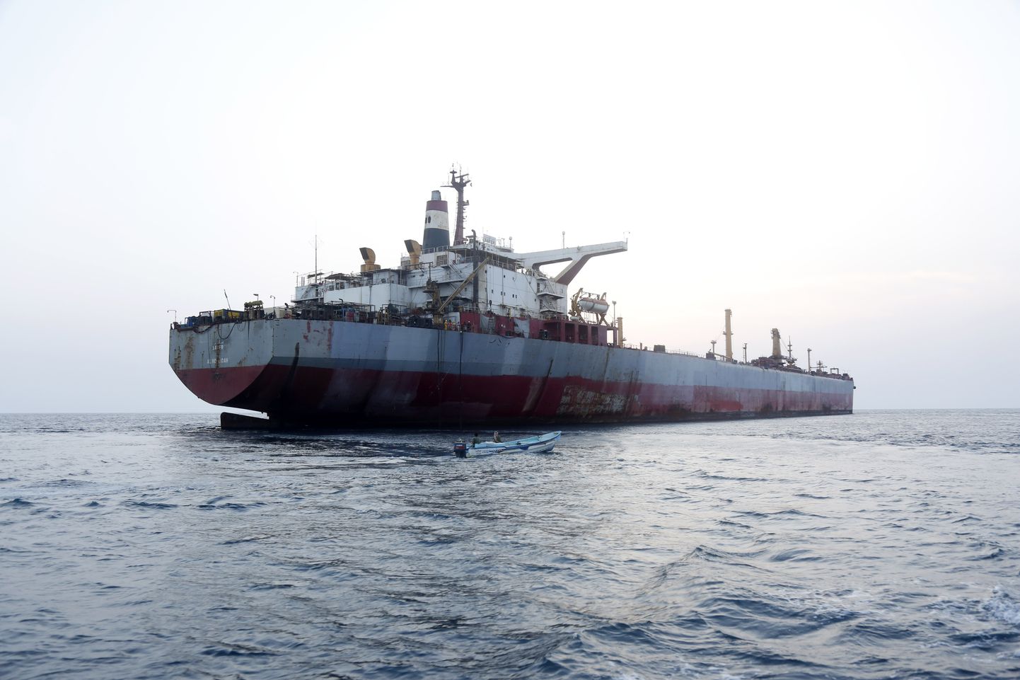 Jeemeni ranniku lähedal seisev supertanker FSO Safer.