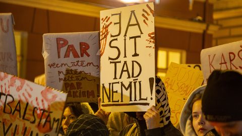 Saeimas komisija atbalsta gadu ilgu priekšlikumu iesniegšanas termiņu likumam par izstāšanos no Stambulas konvencijas