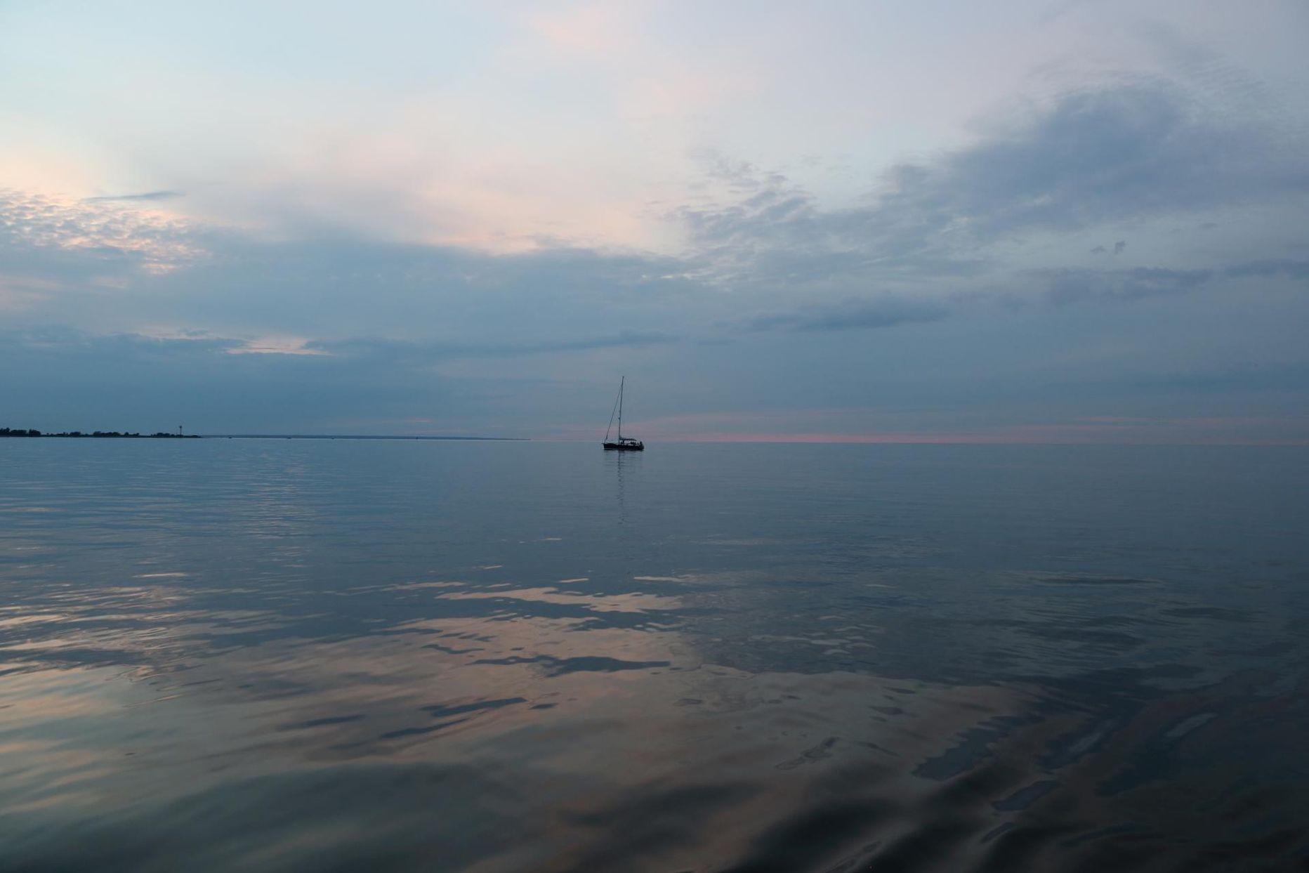 Tormiga võib valitseda tuulevaikus, seega torm ei tähenda, et on tingimata hästi tugev tuul.