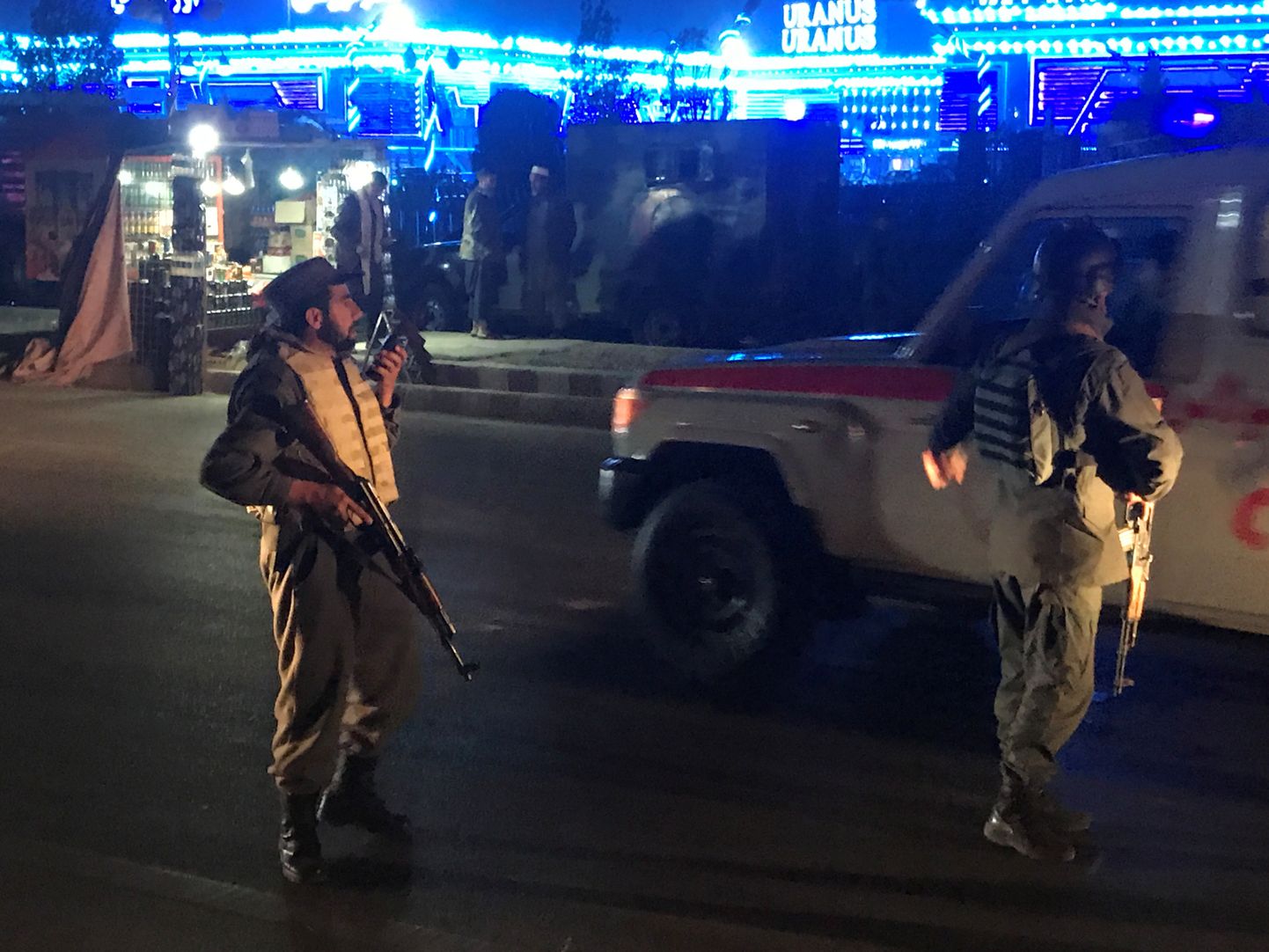 Afganistani politsei Kabuli enesetapurünnaku sündmuskohal.