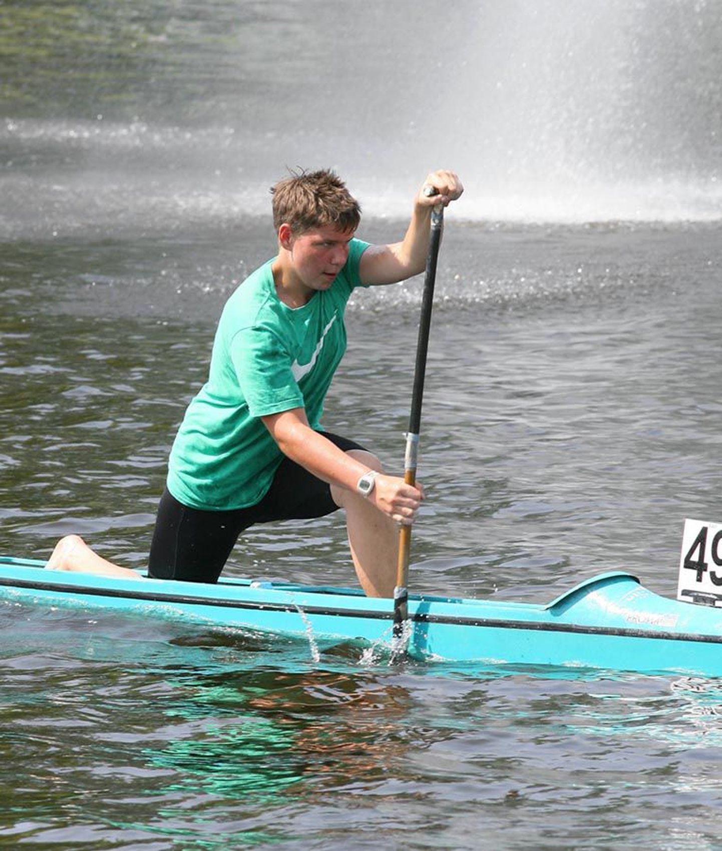 Viljandi noormees Ronald Volt teenis laupäeval Paala järvel peetud «Isoreal regatil» ainsa kohaliku sportlasena klassivõidu.