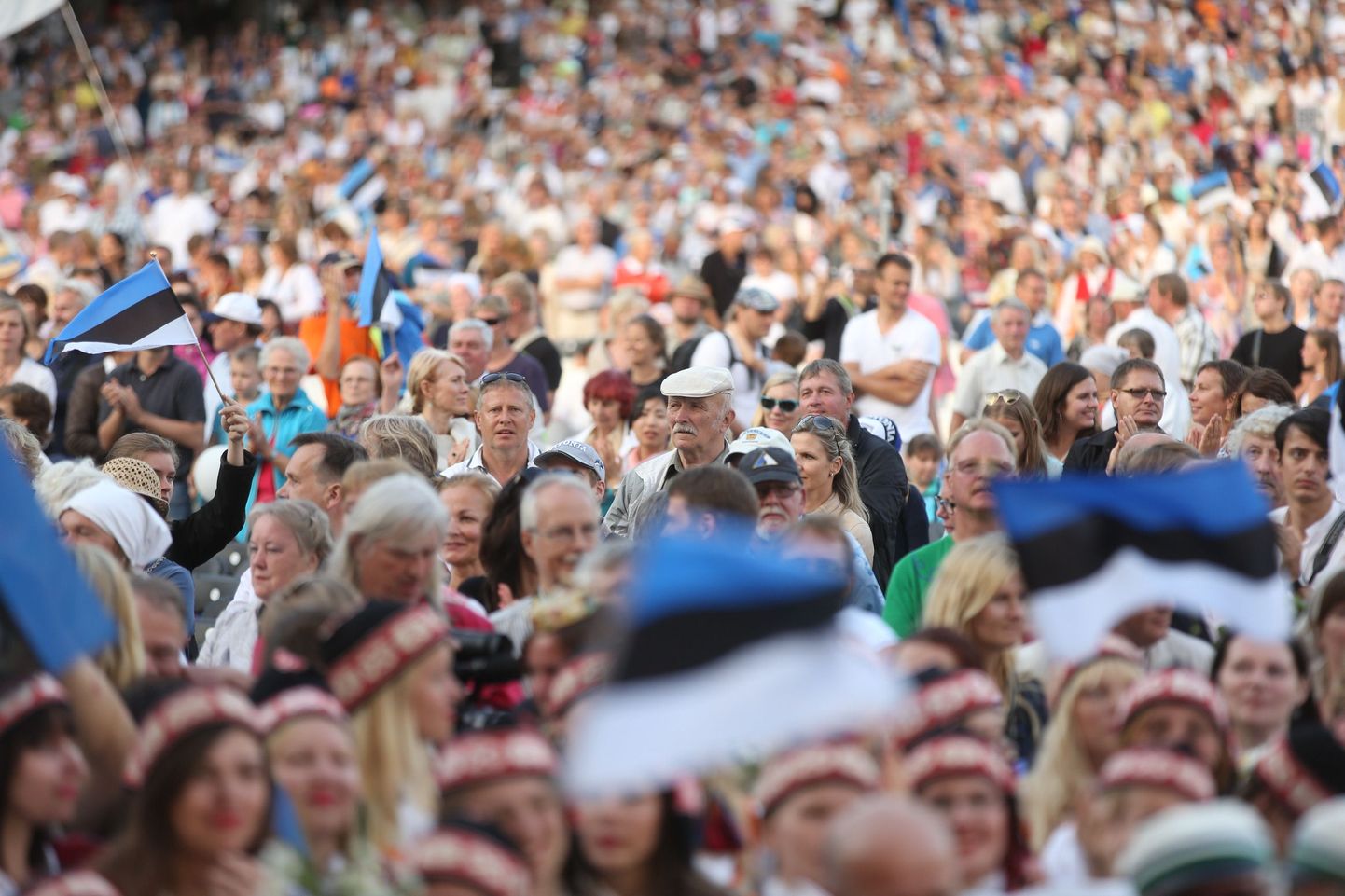 Laulupeol on üles astumas koorid ja pillimehed- ja naised üle kogu Eesti.
