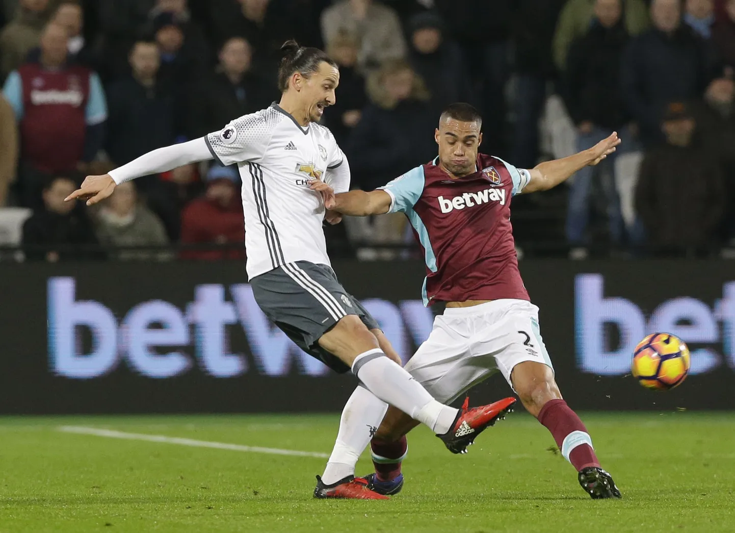 Zlatan Ibrahimovic (vasakul) on löönud Manchester Unitedi eest sel hooajal juba 13 liigaväravat.