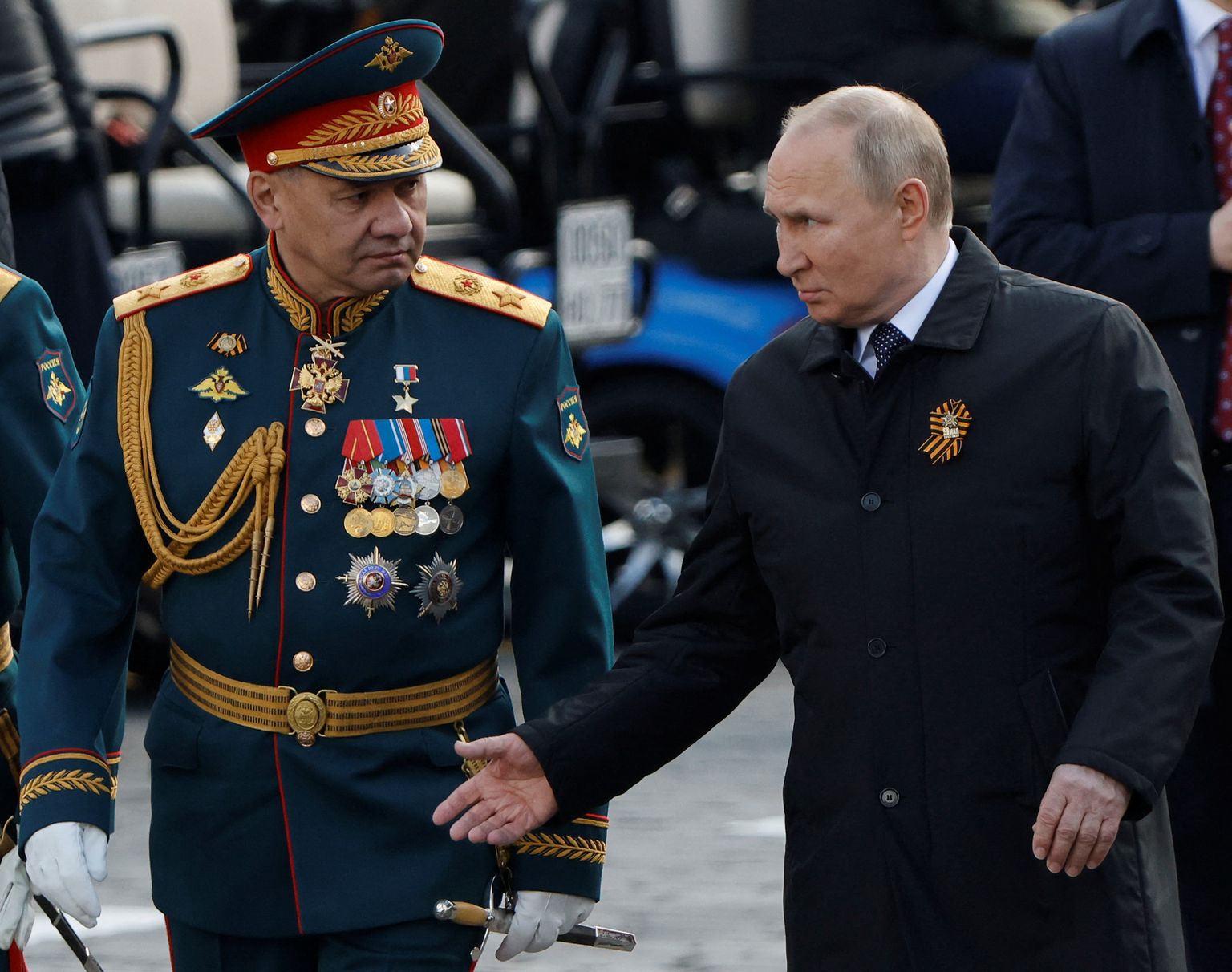 Vene kaitseminister Sergei Šoigu ning president Vladimir Putin tänavu 9. mail Moskvas Punasel väljakul tähistamas NSVL võitu Natsi-Saksamaa üle.