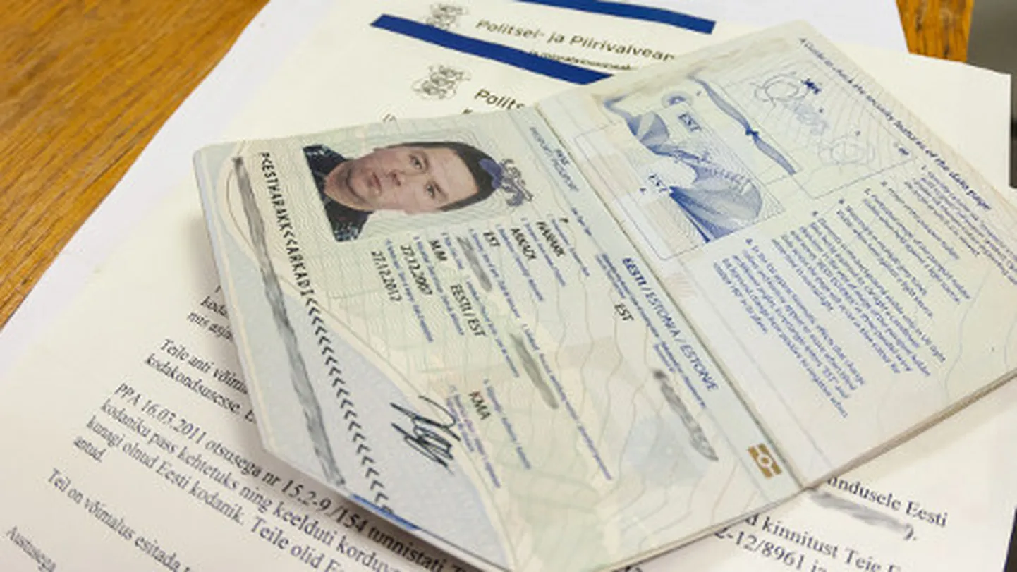 Eesti passi ja kodakondsuse kehtetuks tunnistamine oli Arkadi Harakkile šokk.  2012. aasta augustis jõustunud kodakondsuse seaduse parandus annab riigile ja tema kunagisele kodanikule uue võimaluse suhteid klaarida.  Illustratiivne foto.