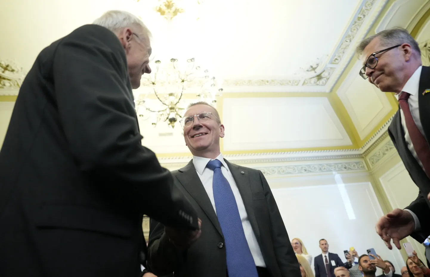 Jaunievēlētais Valsts prezidents Edgars Rinkēvičs pēc ievēlēšanas amatā