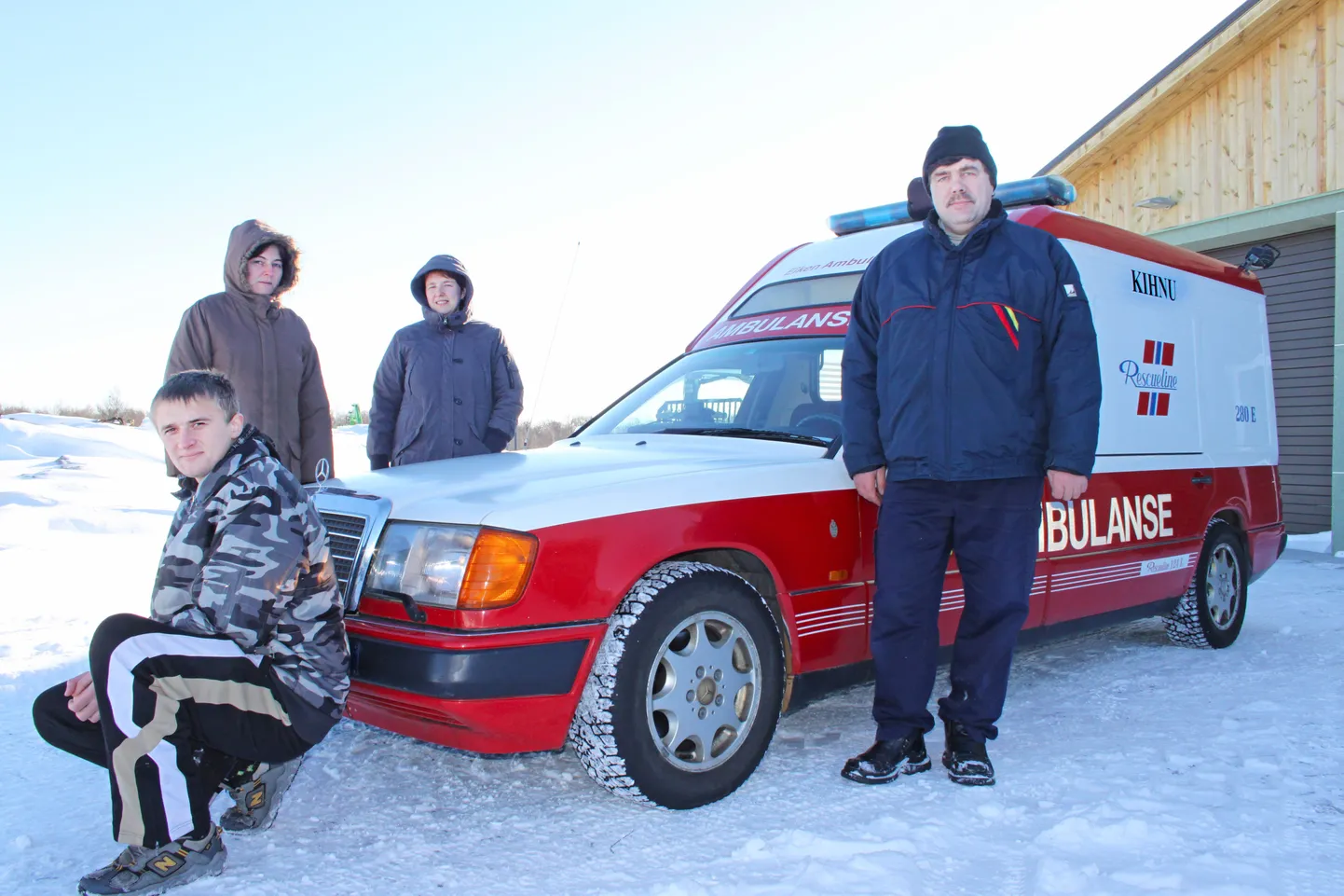 Kihnu esmaabimeeskond täies koosseisus: (vasakult) Allan Laarents, Riina Saare, Luule Aav ja Mihkel Saare.