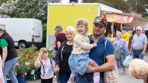 PILDID ⟩ Laat ja tänavafestival tõi Järva-Jaani peatänava inimesi täis