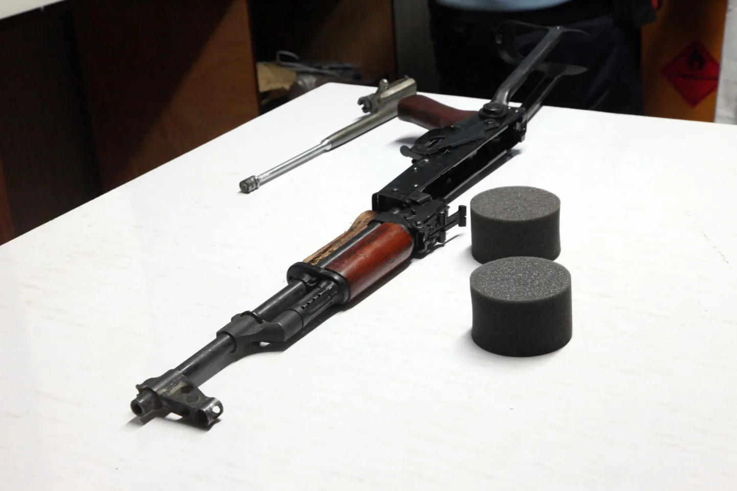 Lahti võetud AK-47. Sarnast relva kasutas Serbia koolitulistaja.