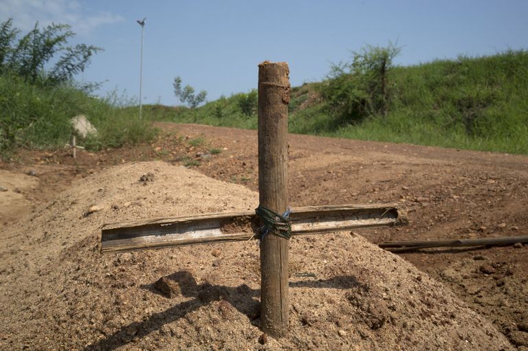 Lõuna-Sudaan. Jubas tapetud tuvastamata inimeste hauad. 