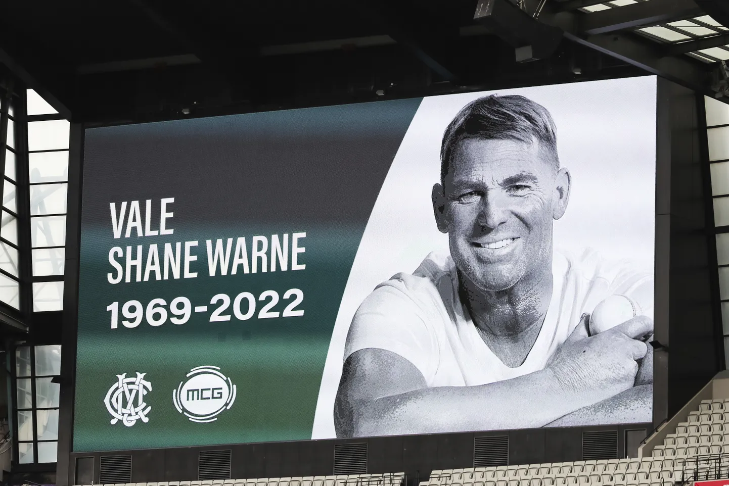 Kriketipere on leinas, suri Shane Warne.