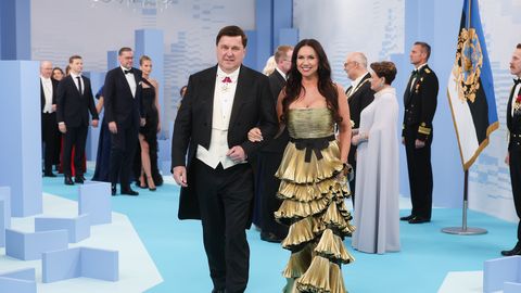 KLÕPS ⟩ Sekspomm! Miljonär Ain Hanschmidti abikaasa Kairi neoonkollane galakleit pälvib tähelepanu: fantaasiale jäi vähe ruumi