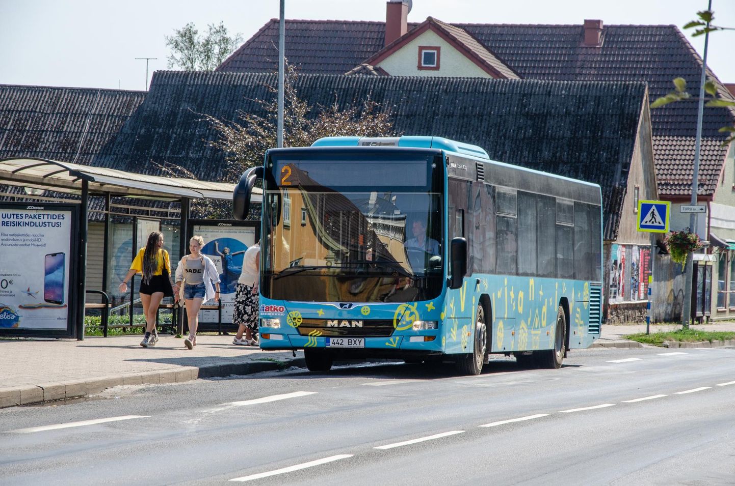 Buss number 2 pidi esmaspäeval tegema peatuse Kirikumõisas, kuid sinna ta ei jõudnudki. Pildil buss Raamatukogu peatuses.