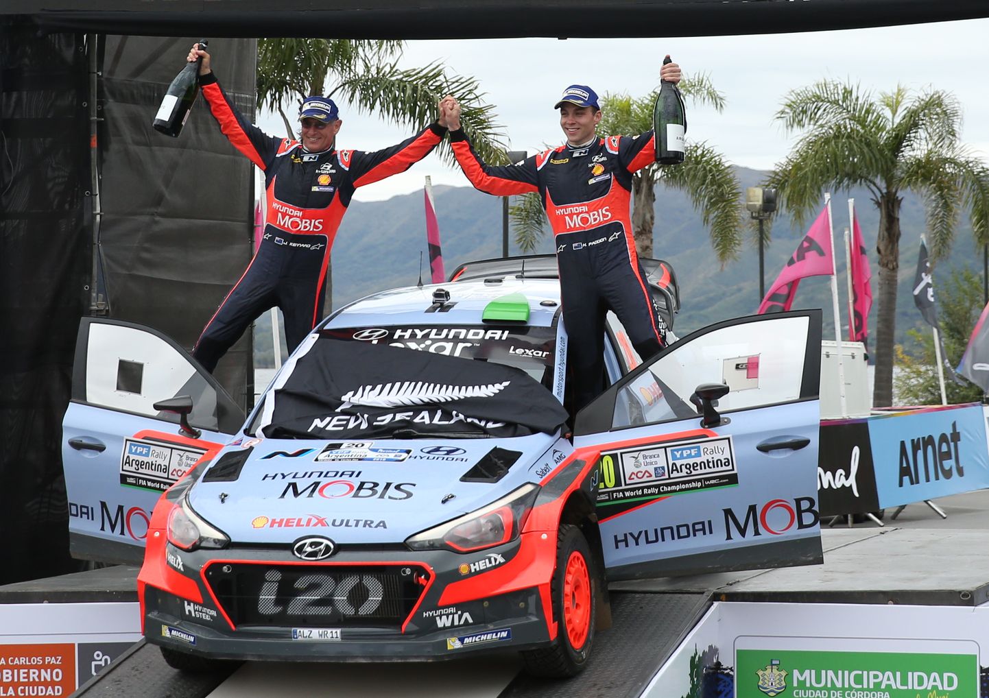 Paddon-Kennard tähistamas WRC etapivõitu Argentinas 2016. aastal