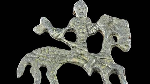 Vikingu laikmeta amulets no Latvijas teritorijas. Kurš sola vairāk? Pārdots!