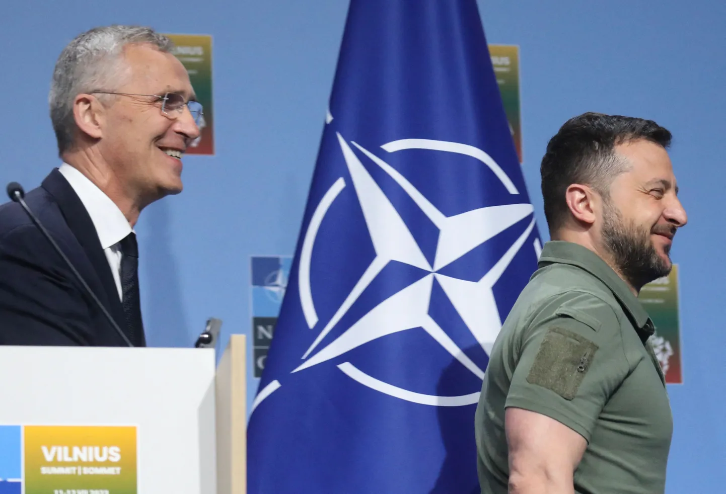 Ukrainas prezidents Volodimirs Zelenskis un NATO ģenerālsekretārs Jenss Stoltenbergs.