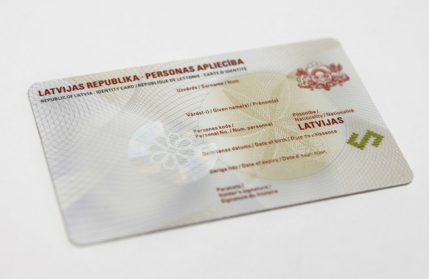 Personas apliecība jeb elektroniskās identifikācijas kartes (eID) prototips, kuras Latvijā plānots sākt izsniegt no 2012.gada.