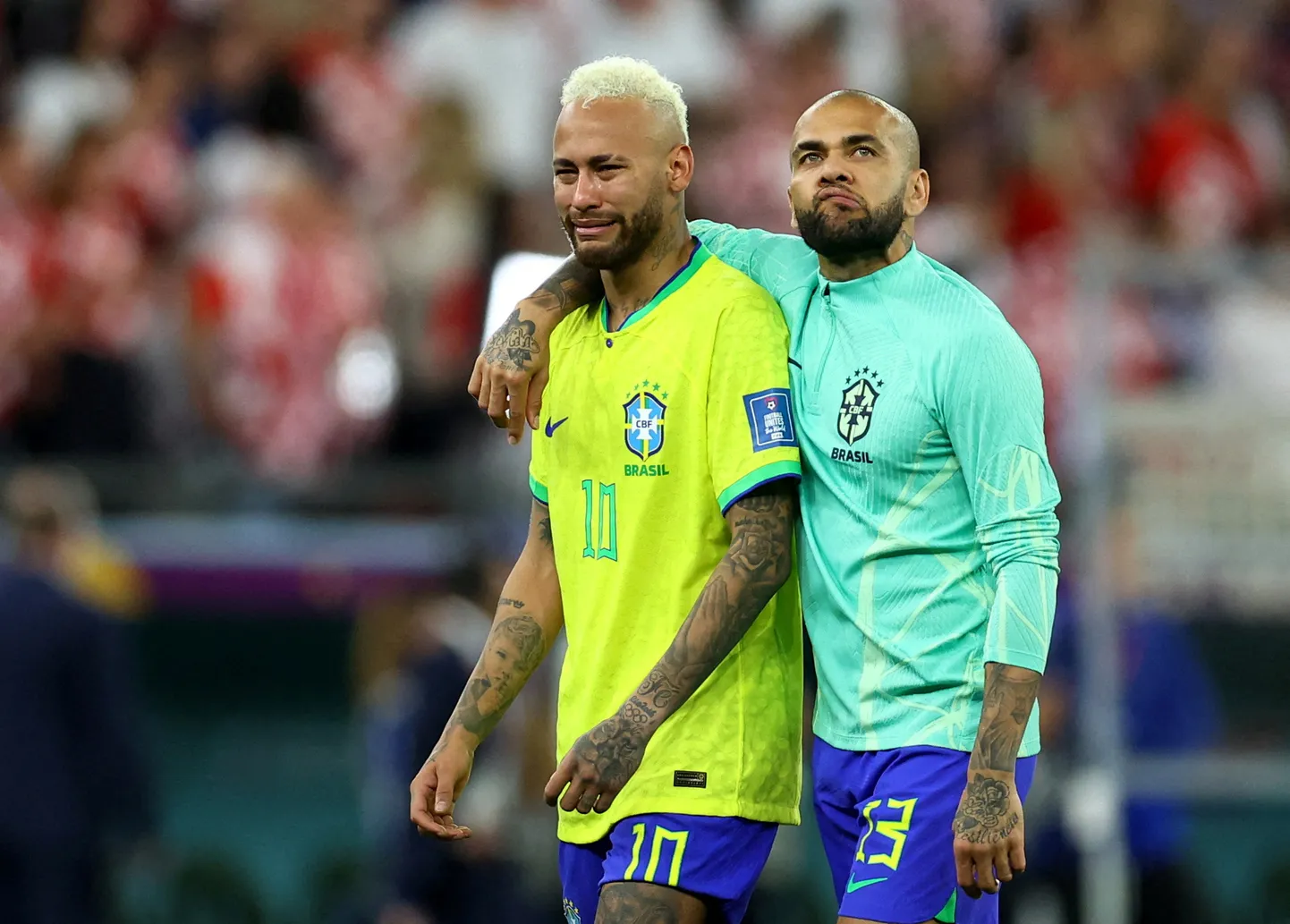 Dani Alves (paremal) koos Neymariga.