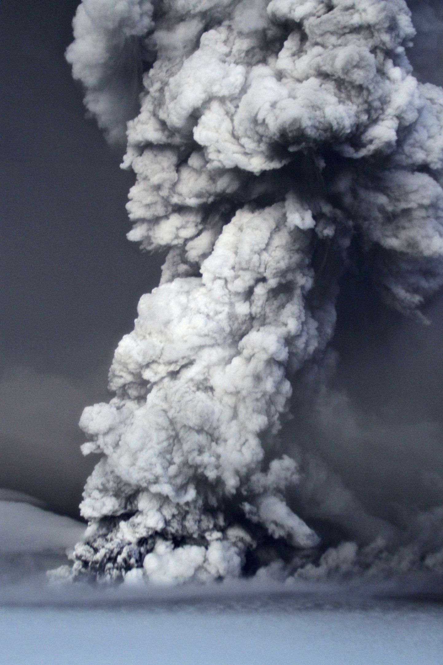 Исландский вулкан грозит европейским авиаперевозчикам неприятностями.
