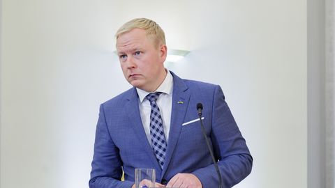 Джемпер министра финансов Эстонии подвергся критике: «Это уже издевательство над людьми»
