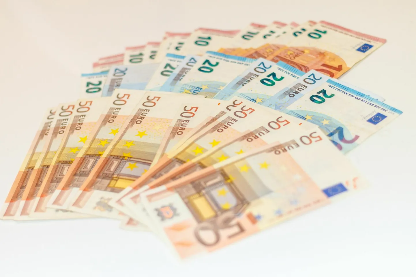 Suvel on inimeste kulutused suuremad kui teistel aastaaegadel.