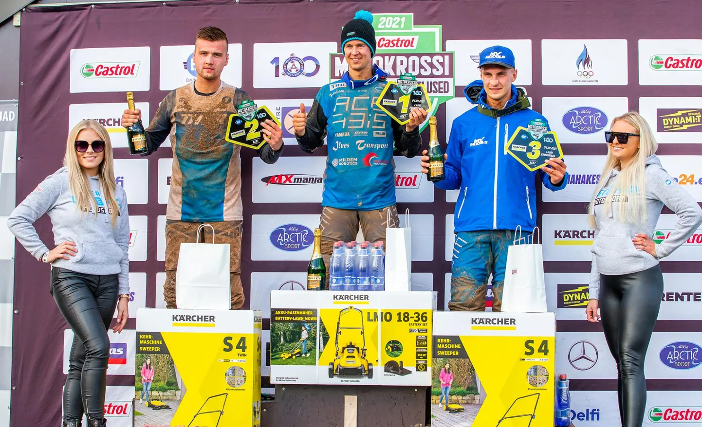 MX 1 klassi poodium Tihemetsas: Karel Kutsar (vasakult), võitja Harri Kullas ja Karlis Sabulis