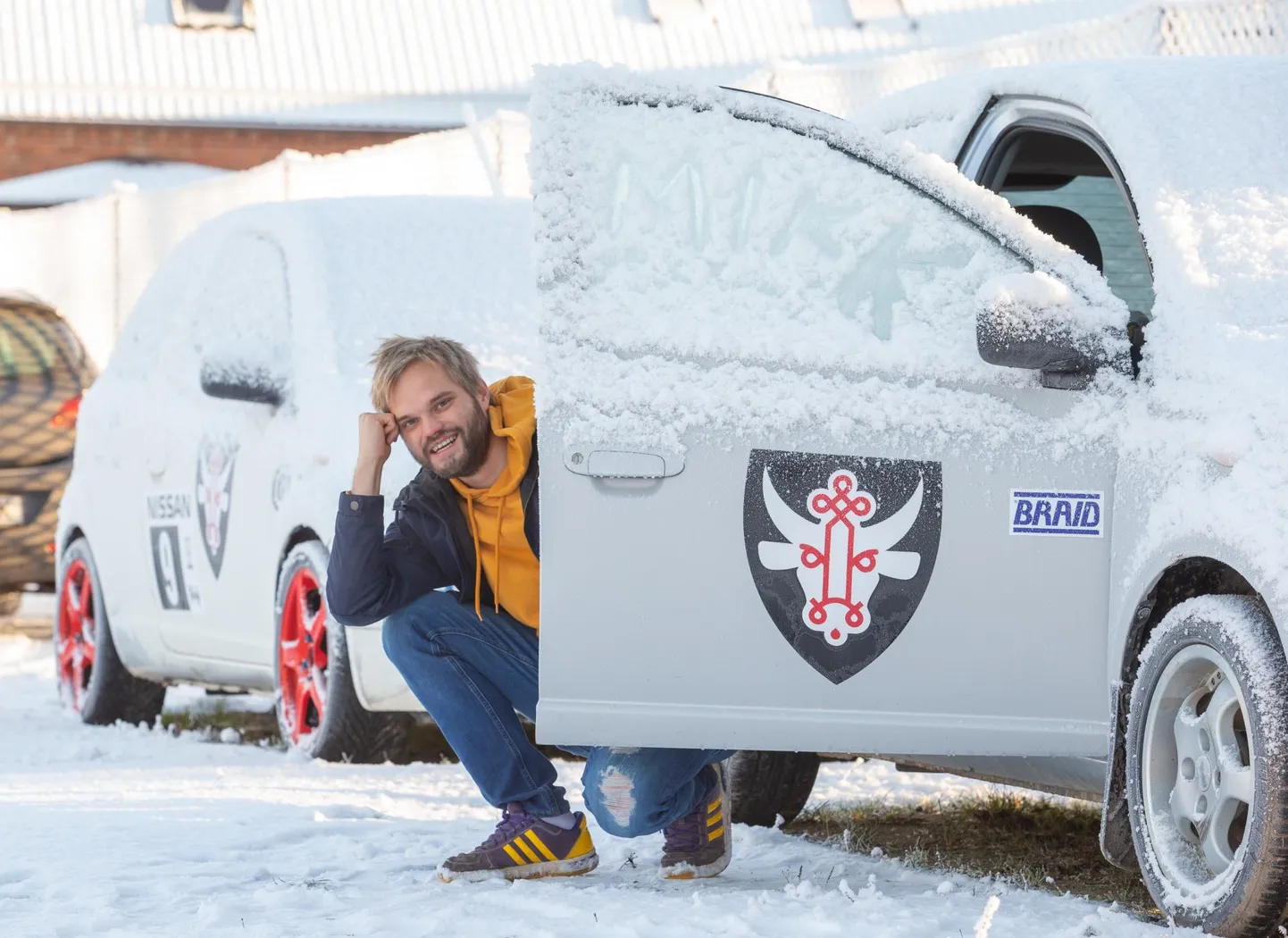 Ringi «Noorelt autokoolis» juhendaja Mikk Maaten ütleb, et tal on üsna tihti hirm naha vahel, kui ta roolis oleva lapse kõrval istub. Ta on ka täheldanud, kuidas noored on vanematelt halbu harjumusi üle võtnud, ning manitseb seetõttu lapsevanemaid liikluses oma käitumist jälgima.