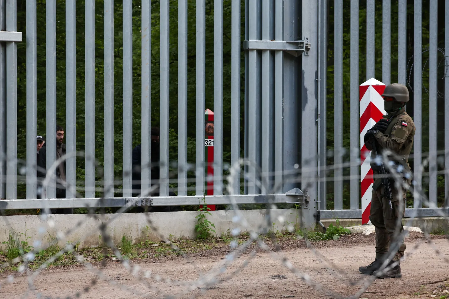 Poola sõdur seisab valves riigi piiril Valgevenega.