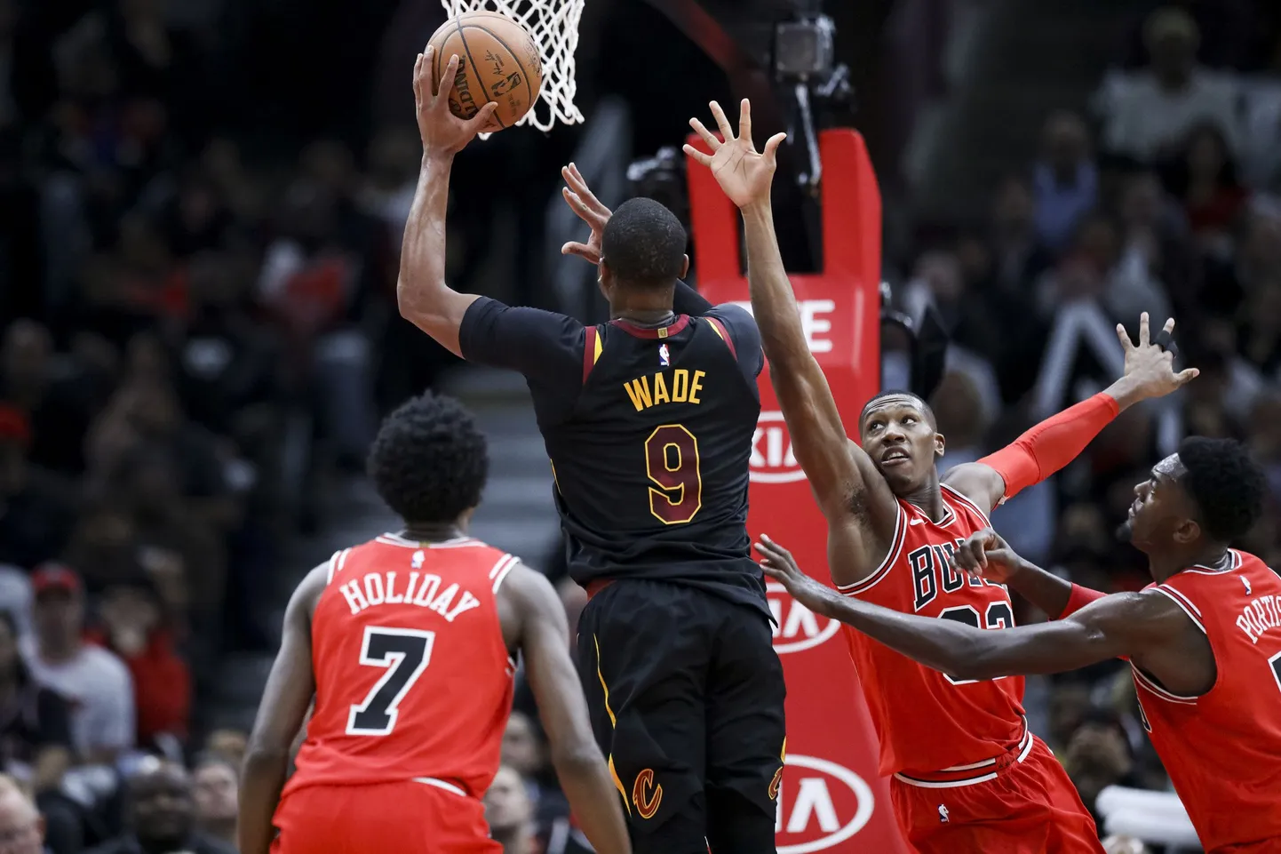 Dwyane Wade (9) läbimurdel