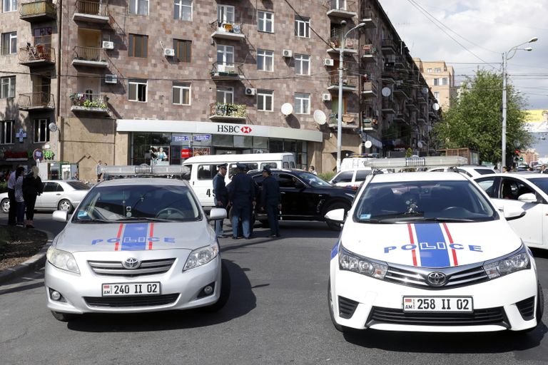 Armeenia politsei Jerevanis HSBC panga harukontori juures