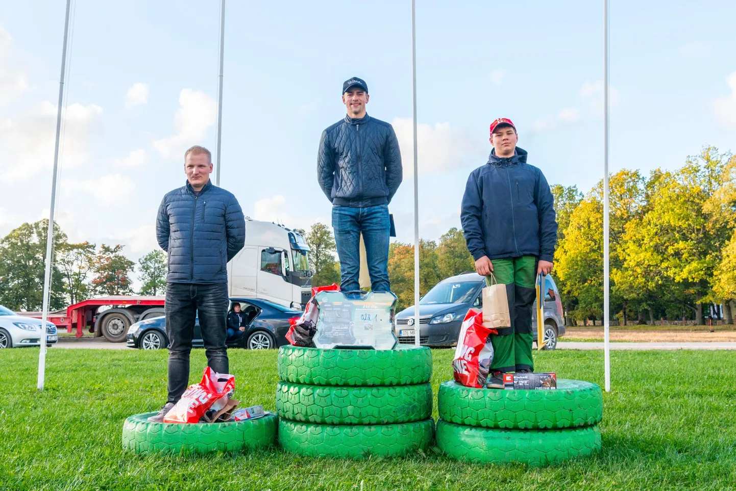 Koolinoorte künnivõistluse esikolmikus olid vaid eestlased: 1. Mark-Hubert Heil, 2. Andres Tamm ja 3. Keit Uusen.