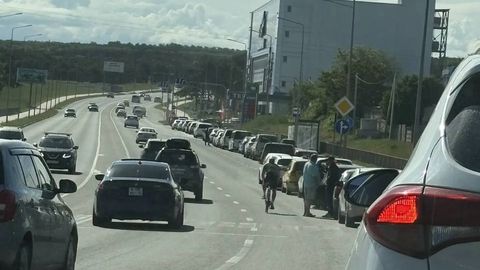 Krimā ierobežota benzīna tirdzniecība