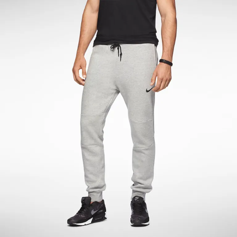 Nike Tech Fleece spordipüksid.