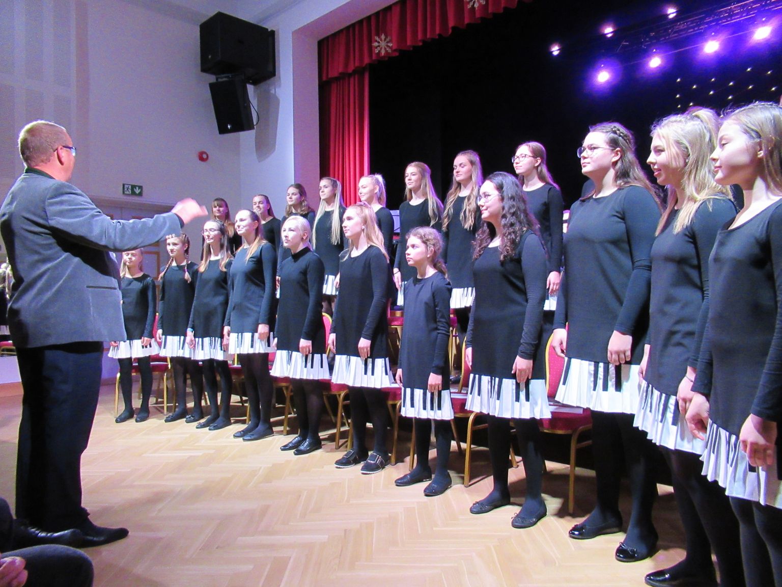 Zonta Pärnu klubi heategevuskontserdil “Üheskoos” koguti 2000 eurot lähisuhte vägivalla all kannatavate laste toetuseks.