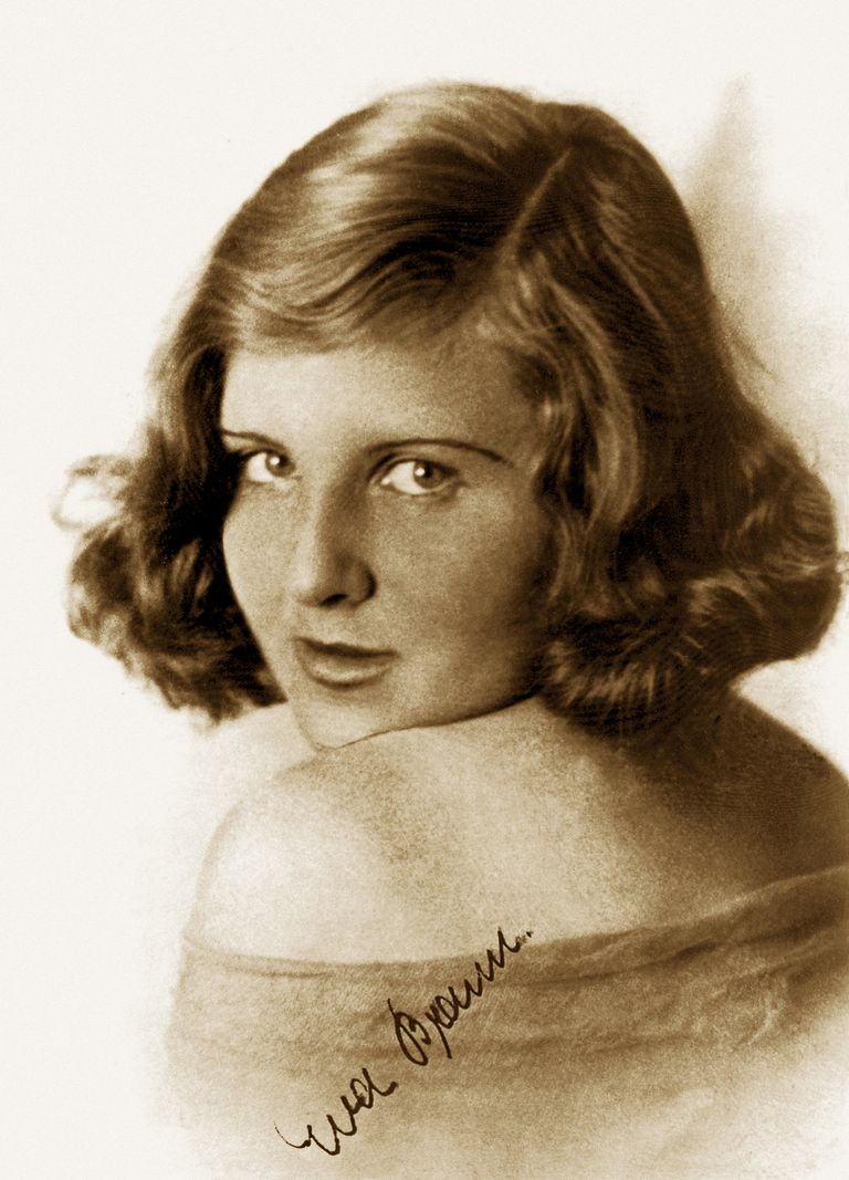 Eva Braun 17-aastasena