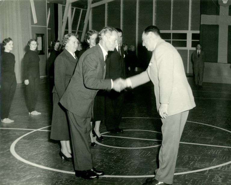 1954. aastal toimunud esinemistel Argentinas kohtusid Idla (vasakul) ja tema võimlejad ka Argentina presidendi Juan Peroniga.