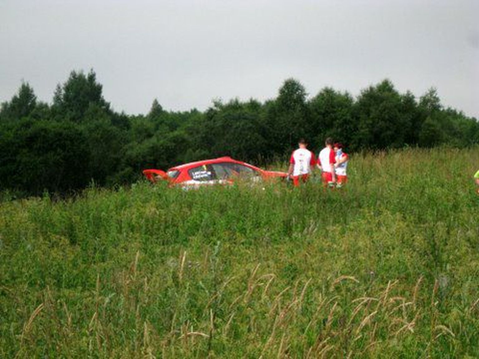 Soomlase Sebastian Lindholmi auto pärast Lõuna-Eesti rallil juhtunud õnnetust.