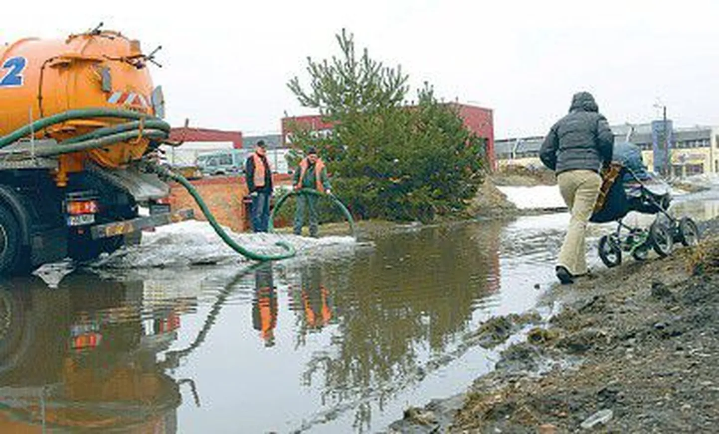 На улице Лайне воды для откачки хватит еще на долгое время.