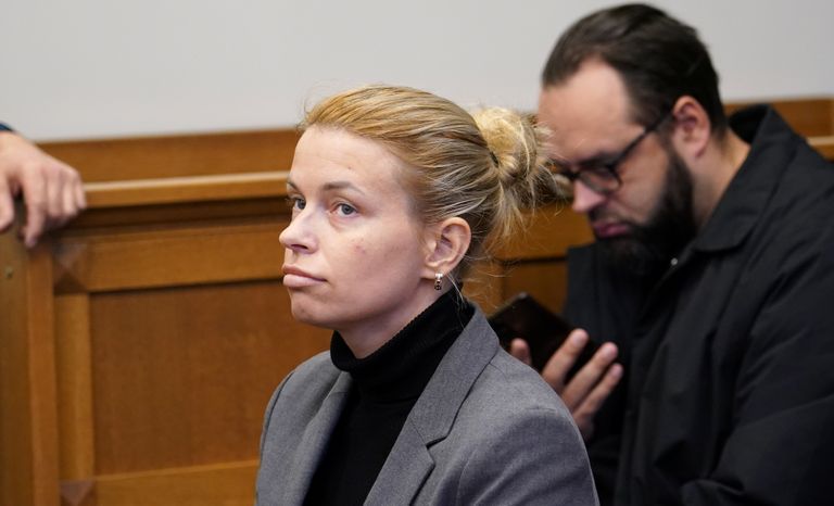 Глория Гревцова в суде, когда ее обвиняли в предоставлении ложных сведений в избирком. Суд признал ее виновной и лишил мандата депутата Сейма.