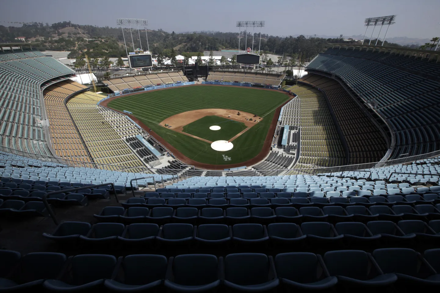 Стадион "Доджерс" в "Лос-Анджелесе".