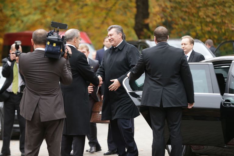 Посол Виктор Крыжановский во время визита тогдашнего президента Виктора Януковича в 2013 годую. Фото: Пеэтер Ланговитс / Postimees