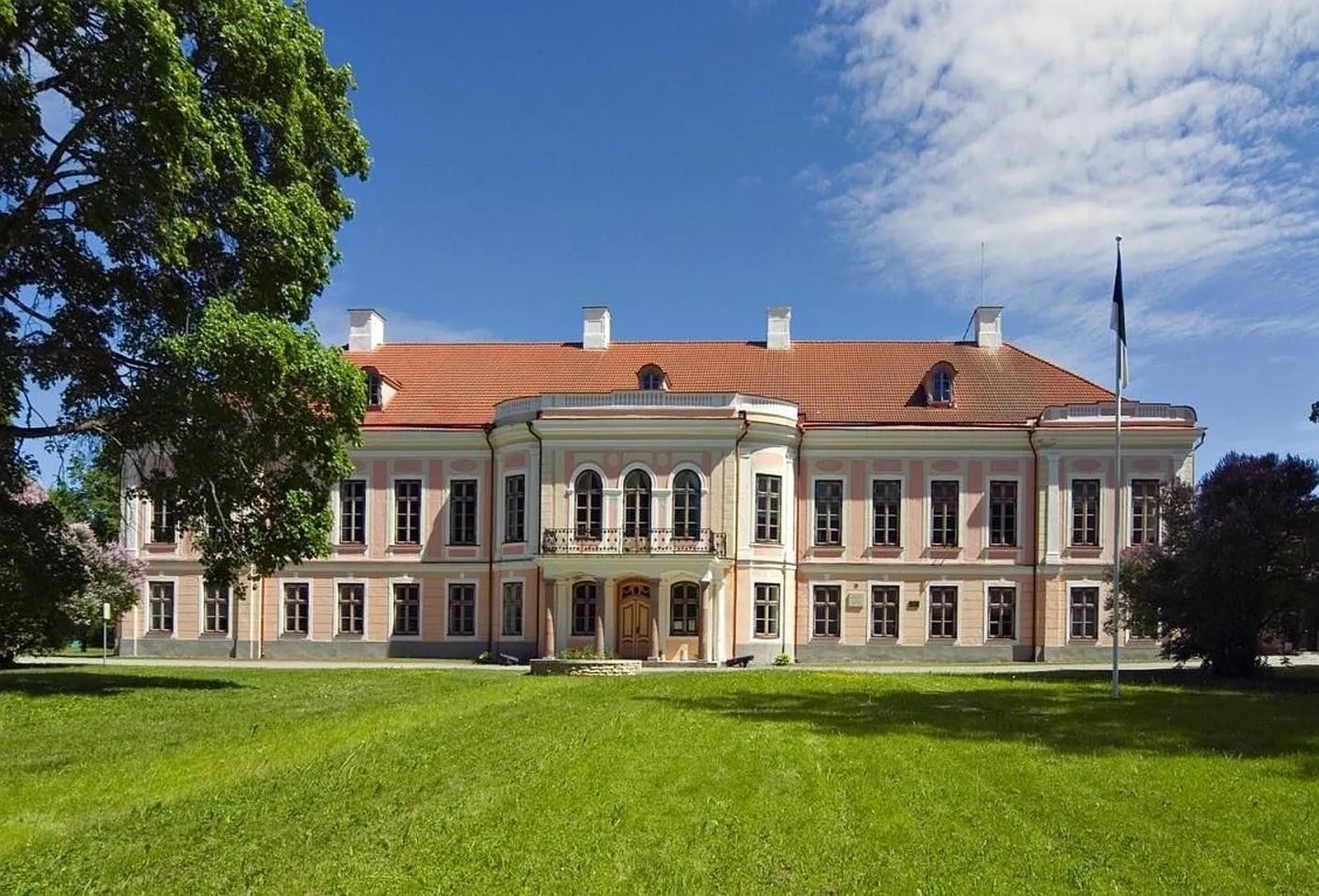 Roosna-Alliku põhikool.