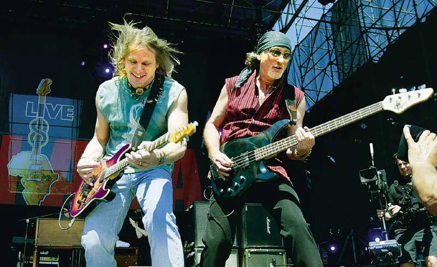Deep Purplei kitarrist Steve Morse (vasakul) ja bassimängija Roger Glover eelmisel suvel Live 8 kontserdil Kanadas.