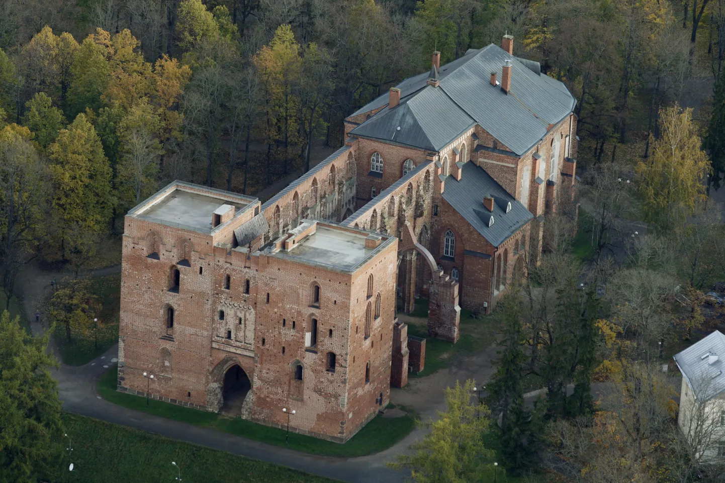 Tartu ülikooli muuseum paikneb ajaloolises toomkirikus.