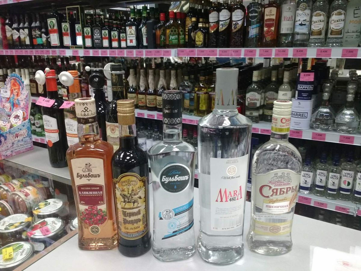 Например, в алкогольных магазинах Araxes можно приобрести крепкие белорусские напитки.