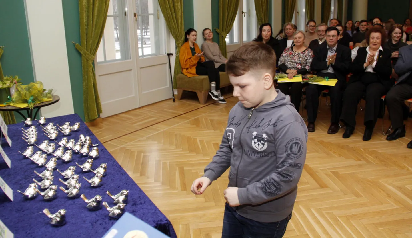 Loosimisel endale laululindu valides ei teadnud Artjom Smirnov veel, et see linnuke toob talle edu − "Viru ooperi" laureaadi tiitli.