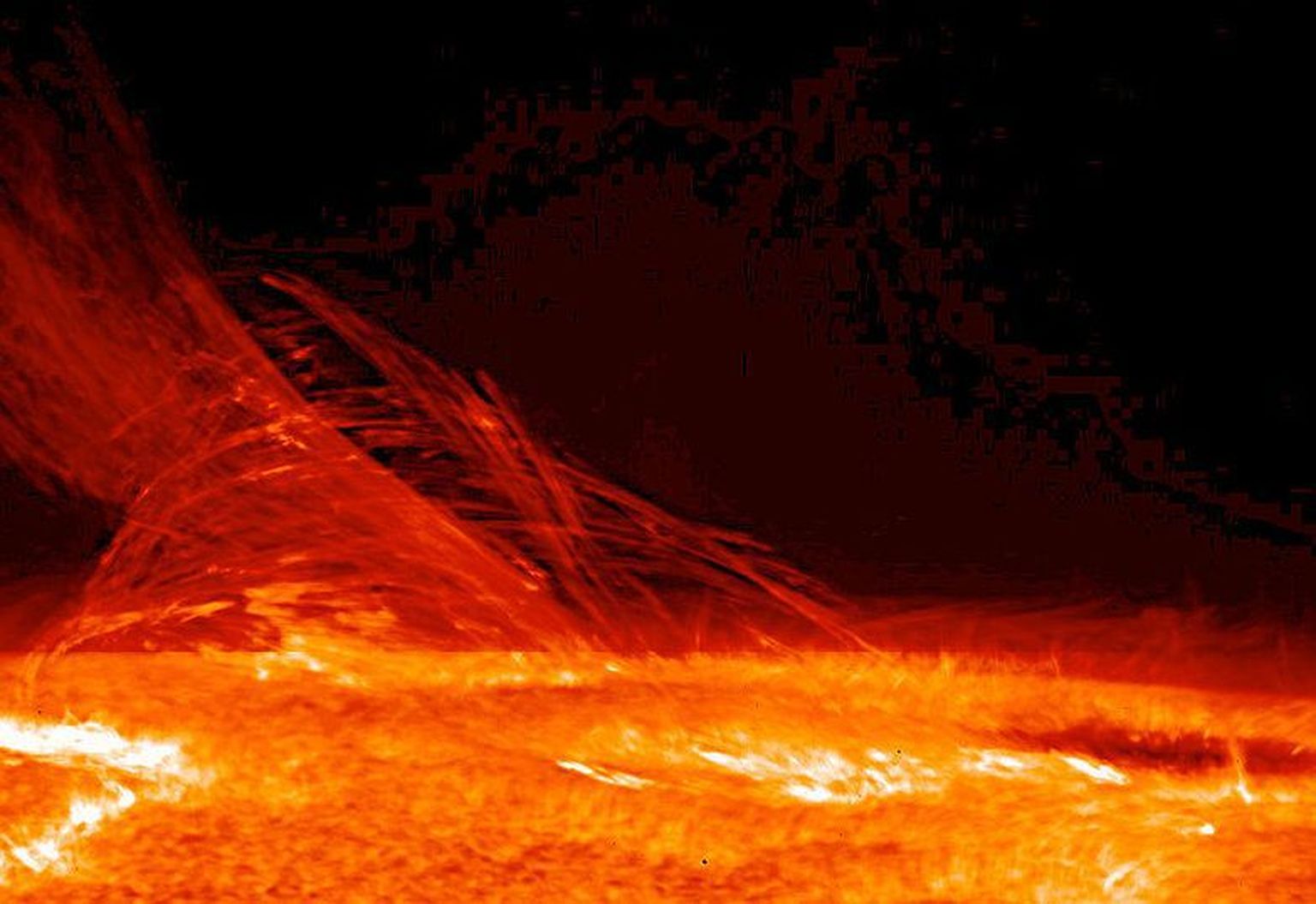 Hinode´i optilise teleskoobiga tehtud pilt Päikese plasma purskest
