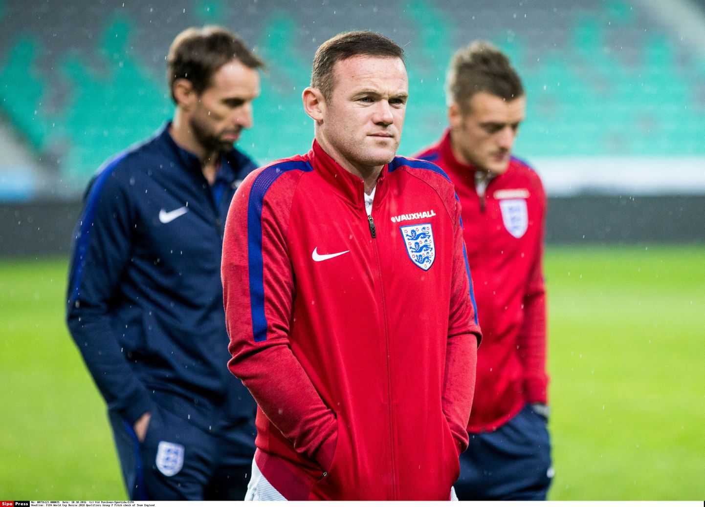 Wayne Rooney (keskel).